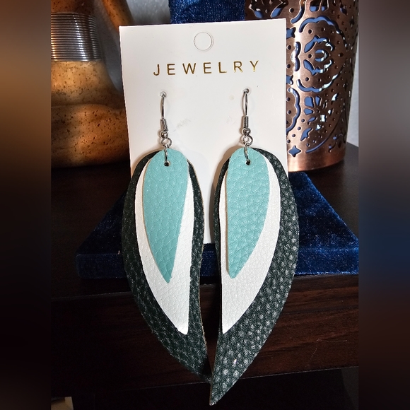 Boho Chic Triple Layered Faux Leather Earrings NWOT - Picture 2 of 6